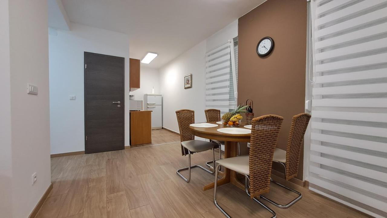 Greenline Pula Apartment Exterior photo